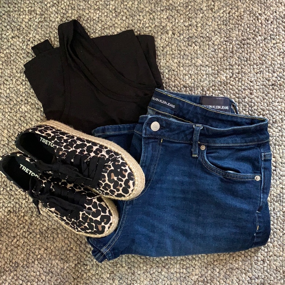 EUC Calvin Klein size sized 12 dark wash Shorts